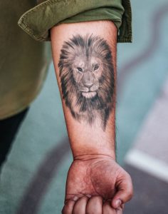 christian-courage-lion-tattoo