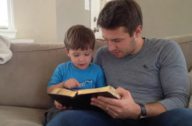 how-fathers-can-raise-young-children-to-follow-jesus